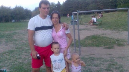 Stau cinci intr-o casa de chirpici, dar vor avea un Revelion de vis! Vezi ce personalitate a scos din foamete familia Gheorghe