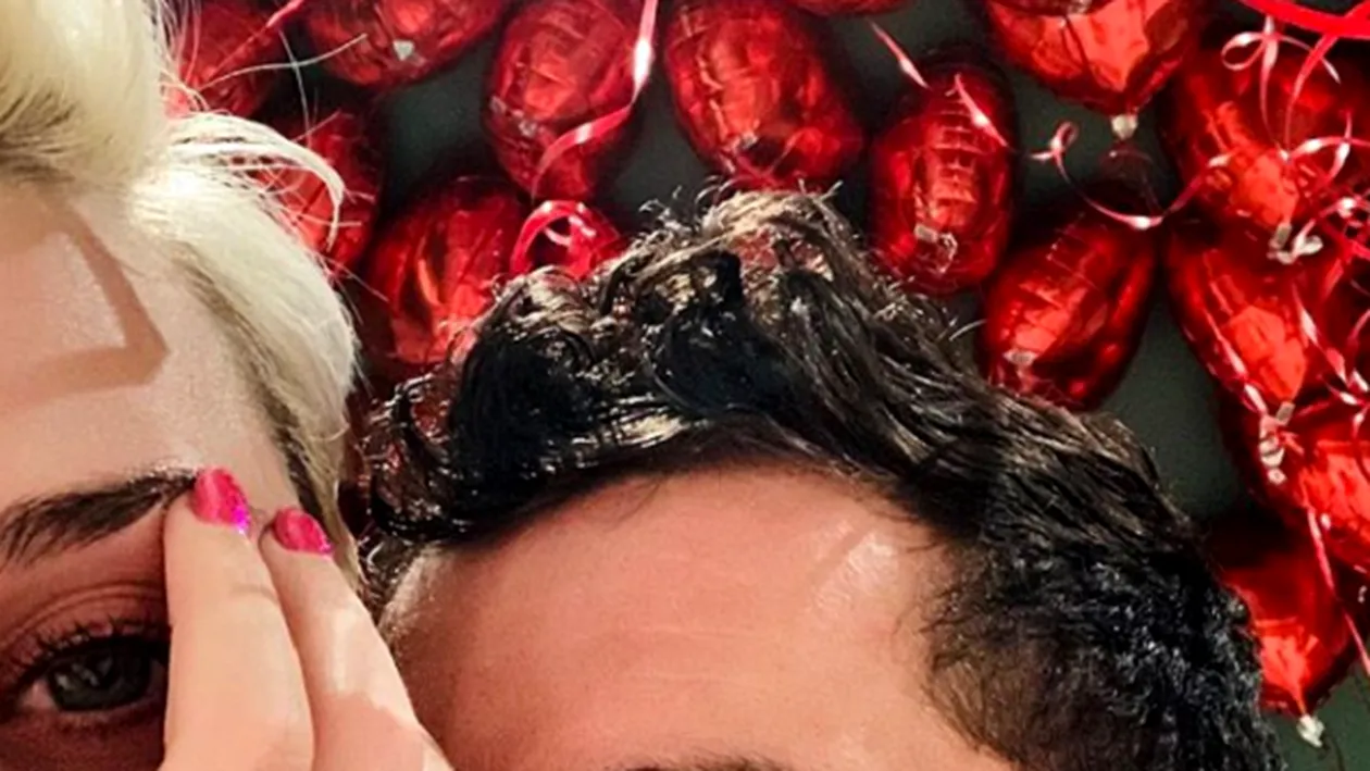 Cântăreaţa Katy Perry şi actorul Orlando Bloom s-au logodit de Valentine's Day