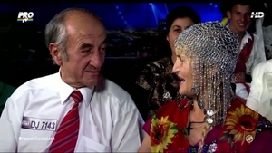 A fost dragoste la prima vedere! A vazut-o la Romanii au Talent si a cerut-o de sotie!