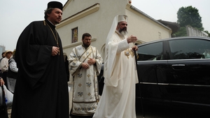 SMURD-ul chemat pentru Patriarhul Daniel! I s-a facut rau la o biserica din Mizil