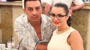 Avem dovada că s-au împăcat după ce toţi i-au aflat infidelităţile! Cântăreţul şi-a lăsat amanta şi s-a întors la soţie!