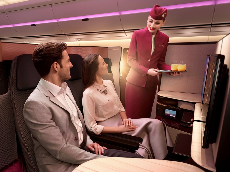 Au fost daţi afară din avion pentru că au iscat un scandal monstru! Femeia a aflat că soţul o înşală chiar când plecau în vacanţă şi a luat-o razna sub privirile îngrozite ale pasagerilor