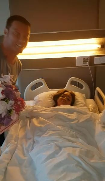Otilia, la câteva ore după operația din Turcia