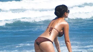 Cat de buna e Andreea Mantea pe plaja! Ceafa de porc in loc de dieta, dar tot arata incredibil!