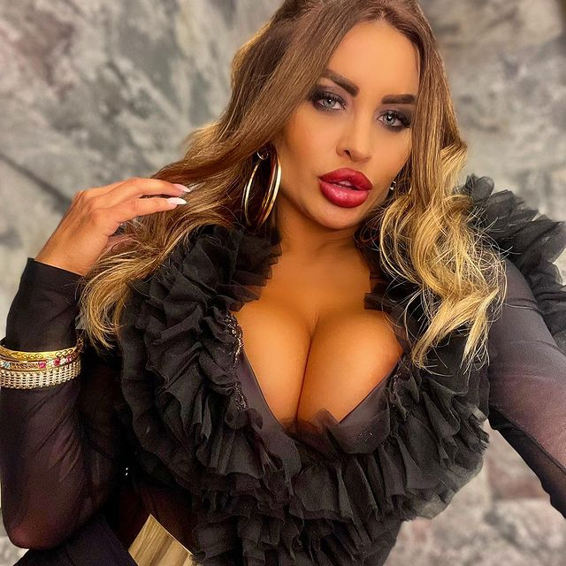 Anne Marie pozează în ipostaze care îi cuceresc pe urmăritorii ei / Sursă foto: Instagram.com