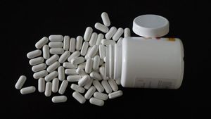 Producătorii de medicamente avertizează: „Taxa clawback trebuie plafonată urgent. Pacienții au nevoie de ajutor”