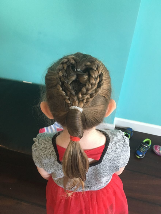 Super coafuri pentru fetiţa ta! Cum să îi prinzi părul încât să îşi impresioneze colegii, la şcoală!
