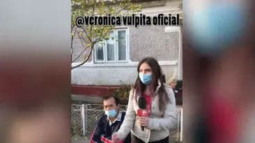 Imagini demențiale de la ziua Vulpiței! Cum dansează în curte, în jurul lui Viorel, după ce a copt cartofi pe plită VIDEO