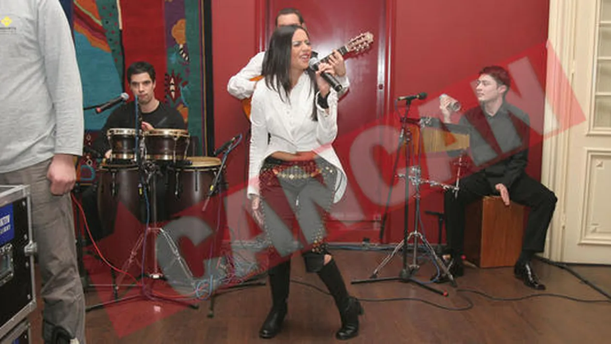 Analia Selis s-a dat cu insecticid pe par