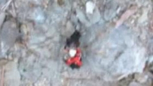 VIDEO Un turist a trecut printr-o experienta ca cea din filmul "127 de ore"!