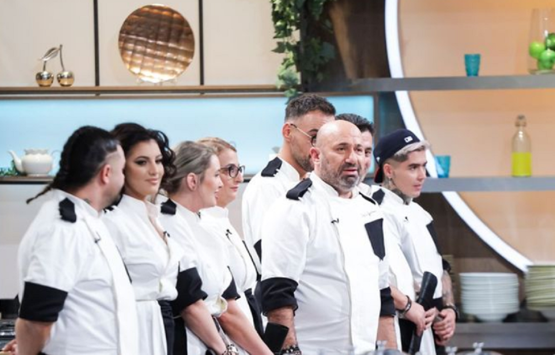 Cătălin Scărlătescu și echipa lui, la una dintre filmări / Sursă foto: Antena 1