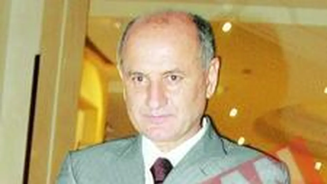 Cum isi tepuieste Copos invitatii