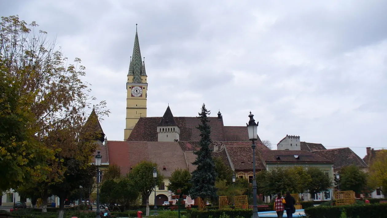 Gestul de solidaritate al primarului din Mediaș! A tăiat 10% din salariile angajaţilor şi al său, pentru a dona banii unui spital şi unui cămin de bătrâni