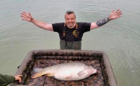 Băcăuanul a prins un crap de aproape 34 de kilograme
