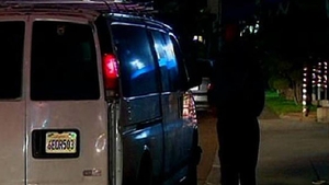 Surpriza macabra in urma unei hotii! Au furat din greseala un microbuz incarcat cu 12 cosciuge, toate "pline"