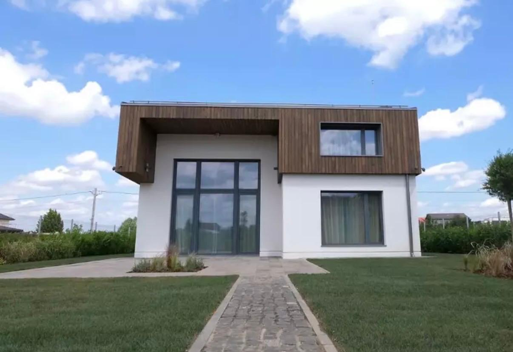 Cum arată casa lui George Buhnici din Corbeanca. Locuința smart a costat o avere