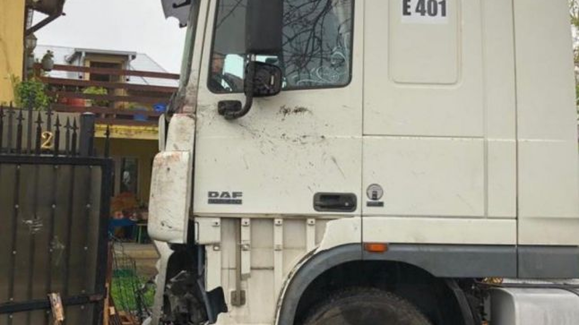 Imagini uluitoare cu accidentul în care un TIR a intrat în 11 mașini! Șoferul a căzut din picioare, după incident VIDEO