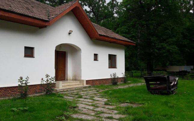 Cabana de la Reșca a lui Ceaușescu poate fi închiriată de turiști