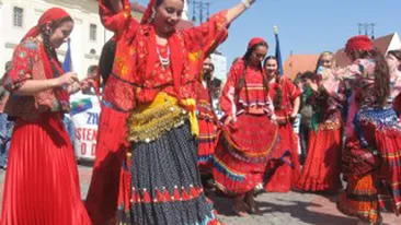 Mii de romi din toata tara sarbatoresc Sfanta Marie Mica la Costesti