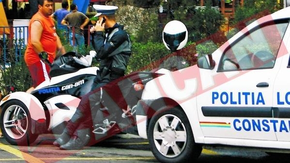 Politia patruleaza cu tricicleta pe litoral