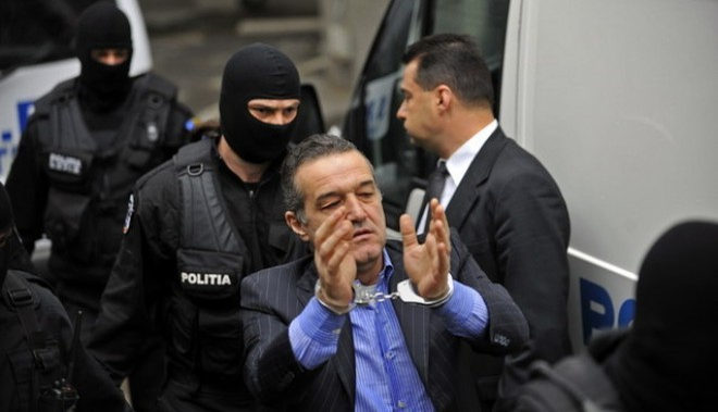 Gigi Becali a fost eliberat condiţionat