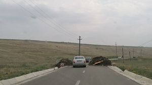 Gestul incredibil făcut de Primăria din Botoșani. Au baricadat cu pământ și beton o șosea