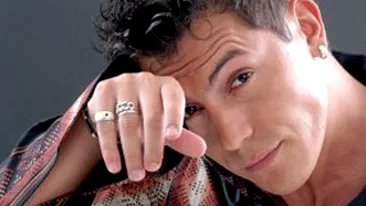 Vezi la ce se uita Razvan Fodor in toiul noptii: Politica de cacat, tate, cur