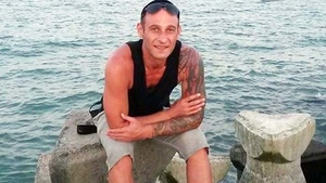 Păcălea fetele să se dezbrace în faţa camerei, apoi le şantaja cu pozele indecente. Poliţiştii l-au luat ca din oală