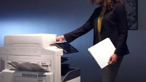 Ireal! Ce salariu are un operator xerox din Parlamentul României. Mulți români nici nu visează