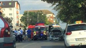 Grav accident rutier, la Timişoara. Un şofer de taxi şi clientul său, în stare gravă la spital