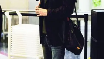 Keanu Reeves Ca un boschetar, la aeroport