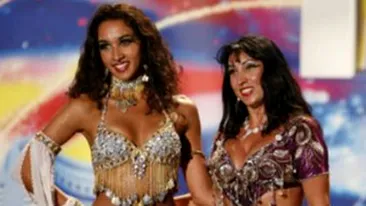 VIDEO Cel mai sexy dans din buric! O fata si mama ei au dansat la Romanii au talent