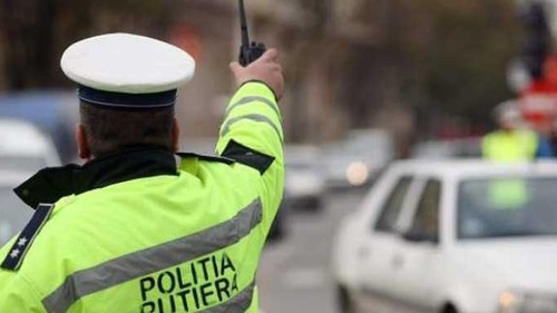 Poliția Română avertizează toții șoferii care dau flashuri în trafic: ”Te-ai gândit la asta? Probabil nu”