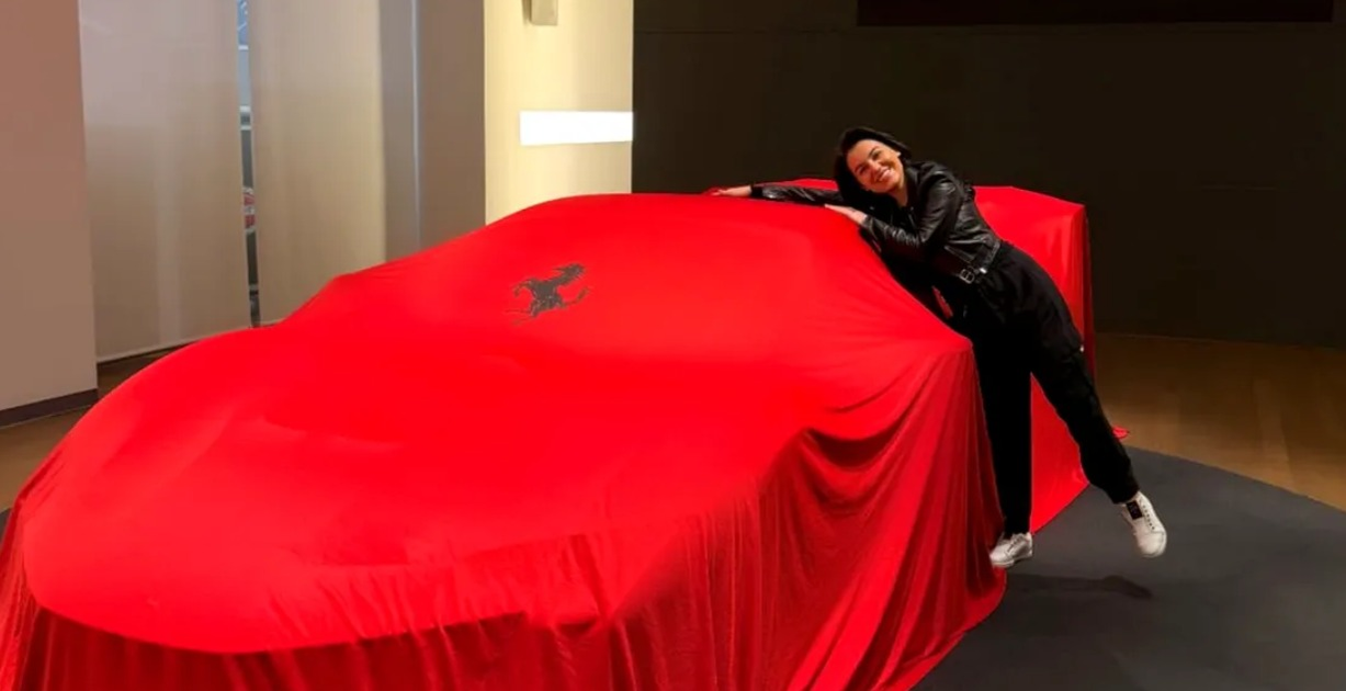 Soția româncă a lui Piero Ferrari, Romina Gingașu, și-a cumpărat o bijuterie pe patru roți. Sursa foto: social media