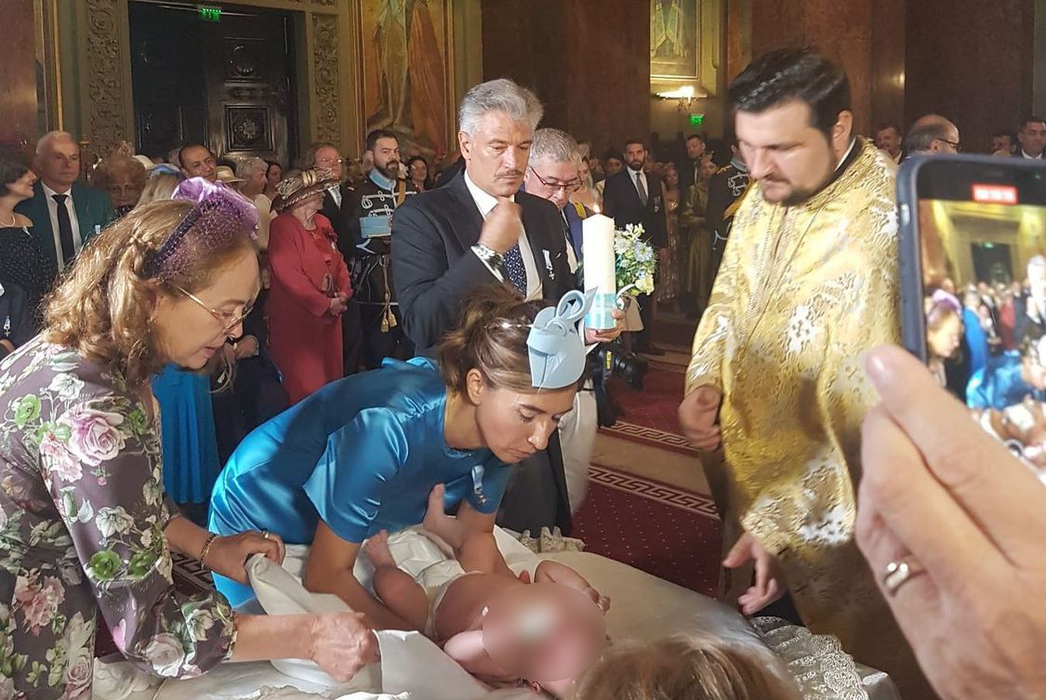 Momente de sărbătoare în Familia Regală a României! Fostul principe Nicolae și partenera sa de viață, Alina Binder, și-au botezat cel de-al doilea copil. Sursă foto: Instagram