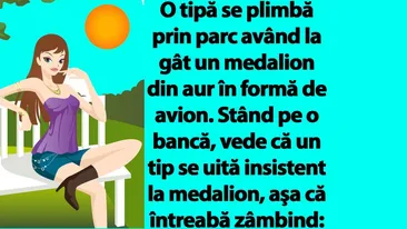 BANC | O tipă se plimbă prin parc având la gât un medalion din aur în formă de avion