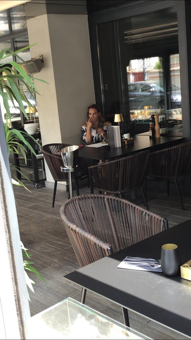 Iulia Vântur, singură la o cafea în ”Floreasca”. A venit acum o lună în România