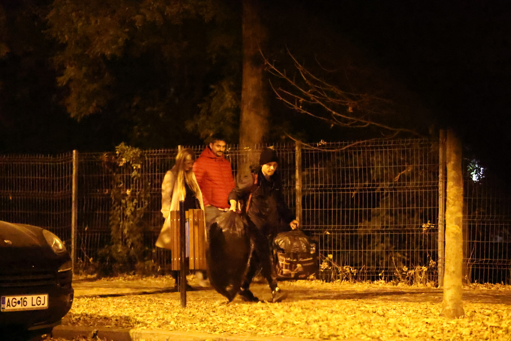 Într-un final, omul cu gunoaiele și-a văzut de drum, satisfăcut că și-a spus oful