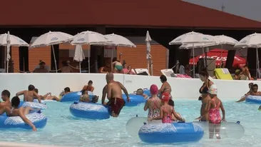 Atentie, Romania sub canicula! Bucurestenii au luat cu asalt strandurile ca sa suporte mai usor cele 40 de grade Celsius