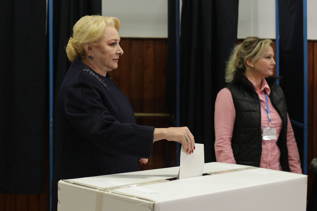 Cum a apărut îmbrăcată Viorica Dăncilă azi-dimineață, la vot! Detaliul observat de toată lumea