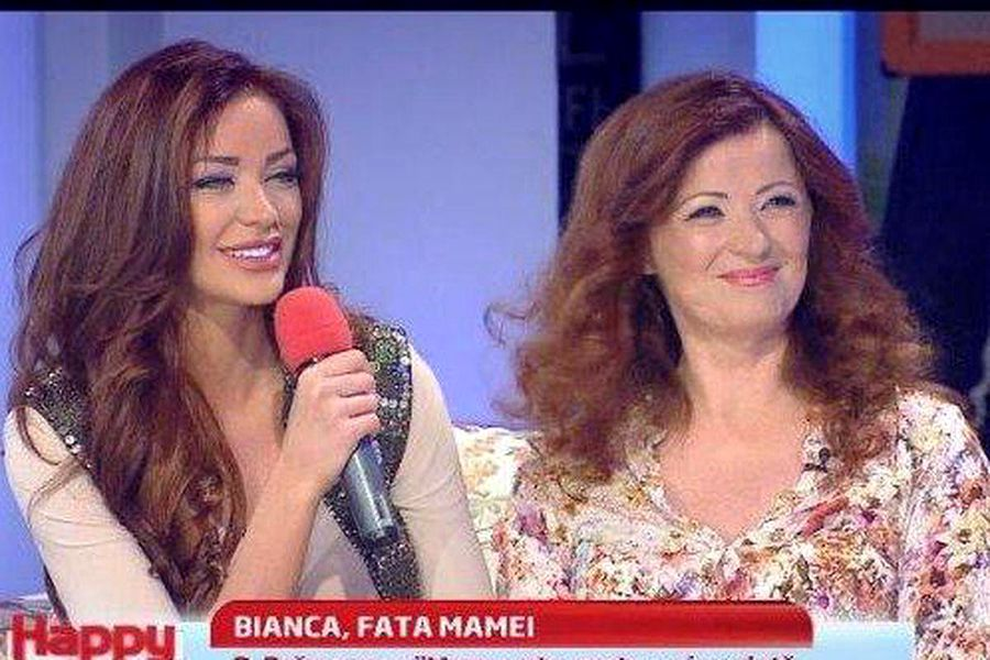 Cu cine a fost surprinsă Bianca Drăgușanu în aeroportul din Cluj-Napoca, după ce a mers la o clinică de chirurgie estetică și plastică  | FOTO