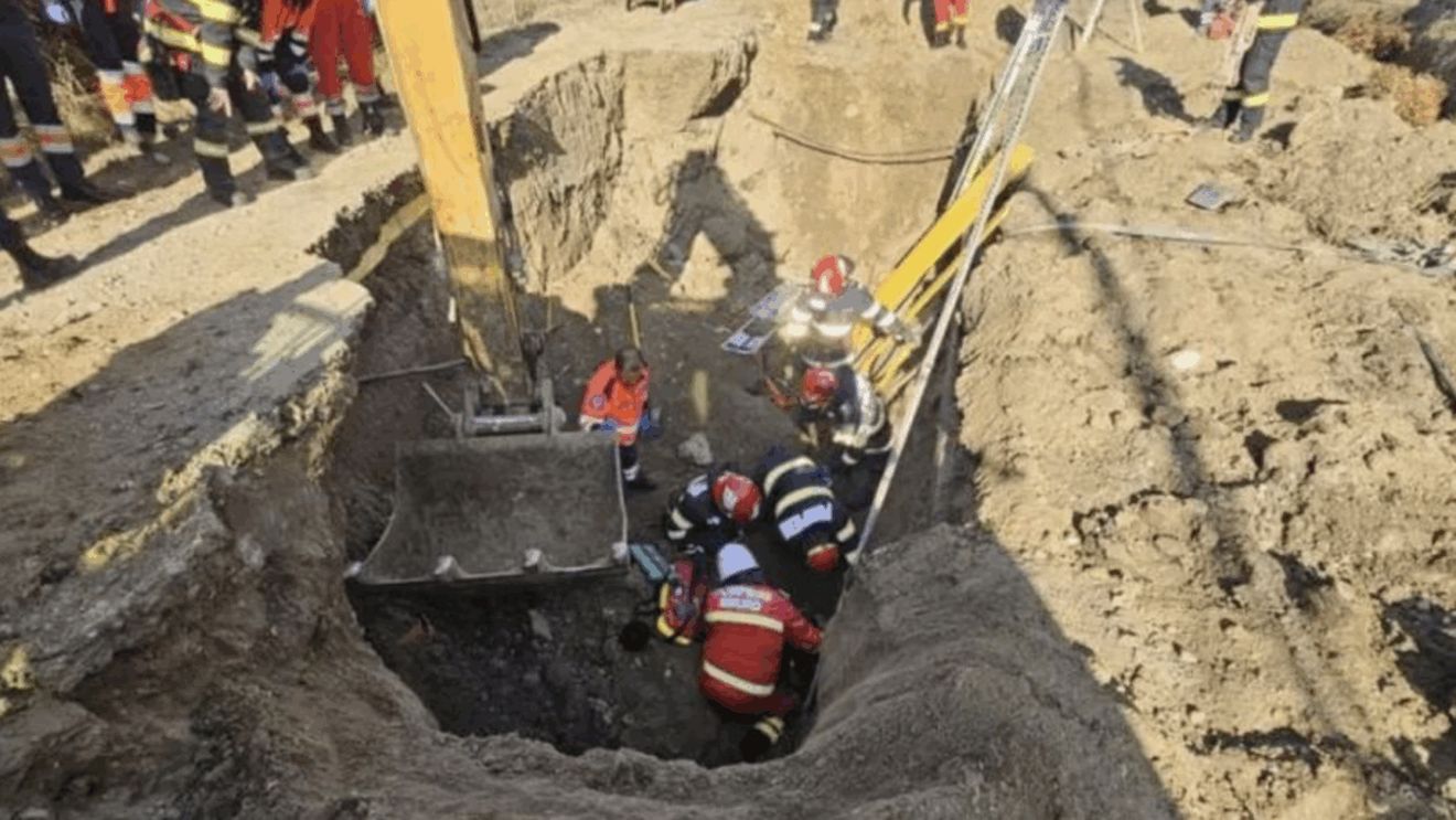 Tragedie în Gorj! Un muncitor a murit după ce un mal de pământ a căzut peste el