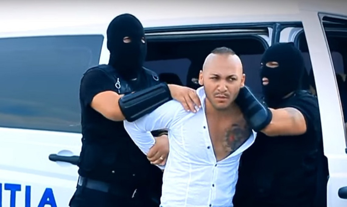 Dani Mocanu, înregistrat când spărgea o mașină! Ce a vrut să ia manelistul