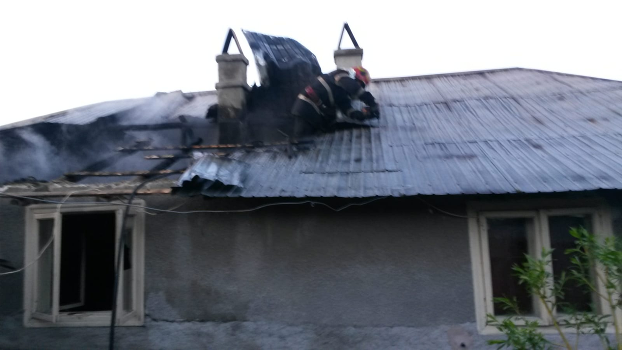 Unui teleormănean i-a ars casa chiar în noaptea de Înviere