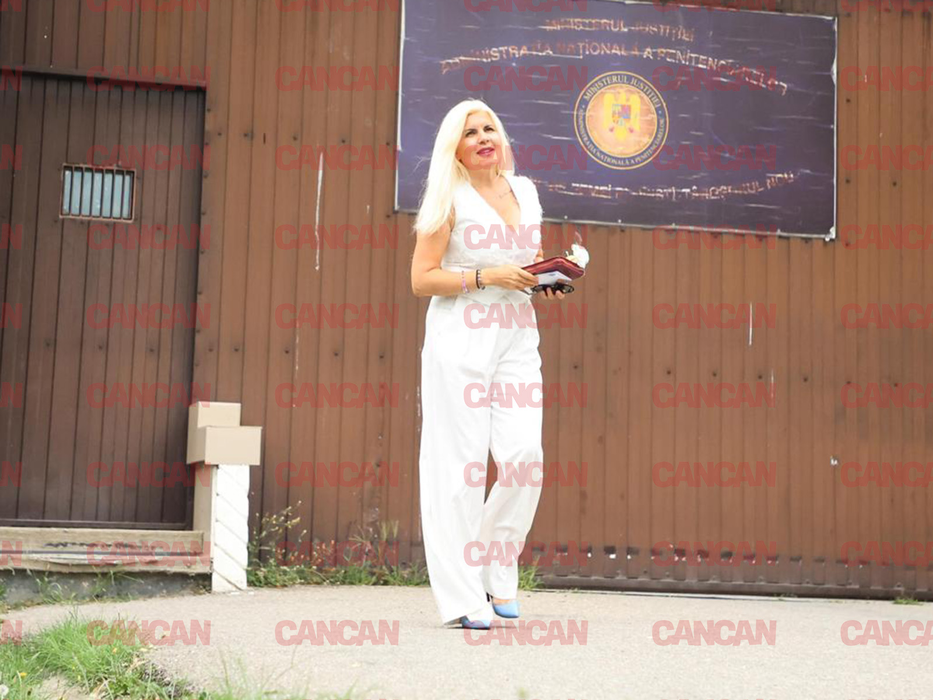 Primele imagini cu Elena Udrea după ce a părăsit penitenciarul Târgșor. E vizibil TRANSFORMATĂ: ”Aş vrea să ştiu câţi bărbaţi trec prin puşcărie aşa cum am trecut eu”