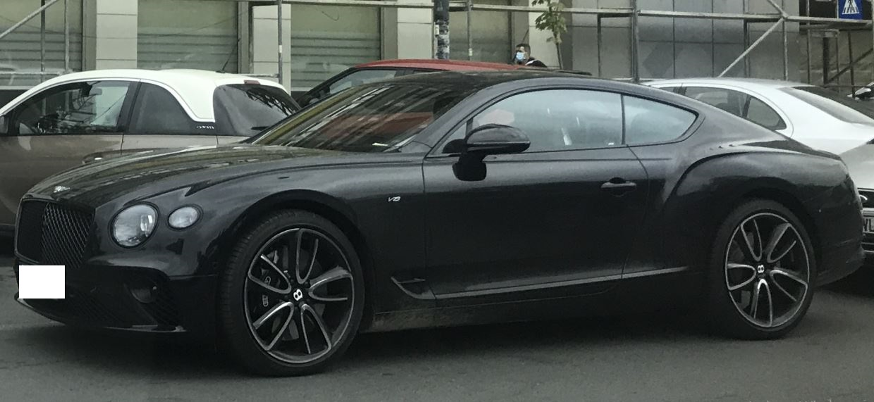 Ana Maria Sztankovics, milionăreasa de la “Catedral Residence”, la cumpărături cu un Bentley de 250.000 de euro