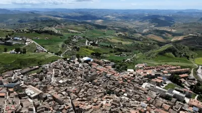 A intrat într-o casă de 1 euro din Italia și a înțeles imediat de ce este atât de ieftină: „Mergeam doar pe marginea podelei”