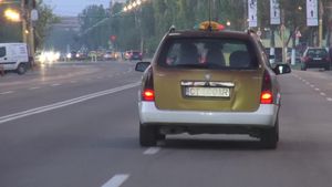 Dupa o bataie ca in filme cu iubitul, Sanziana Buruiana a plecat acasa cu ...blonda Loredana Chivu!