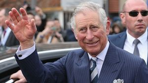 Prințul Charles a ieșit din izolare la doar șapte zile de când a fost testat pozitiv cu COVID-19. Care este starea lui de sănătate