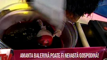 VIDEO Amanta balerina s-a transformat in nevasta gospodina! Uite cum inroseste Vica Blochina ouale in direct!